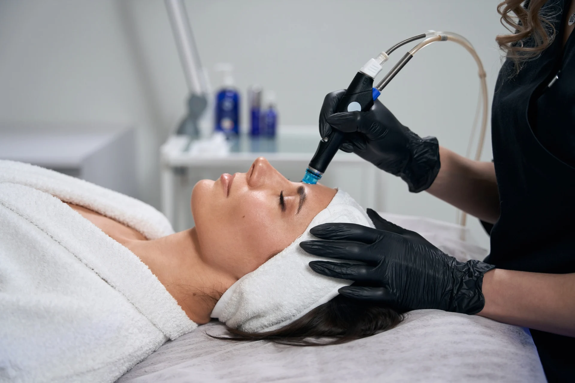 The Ultimate Guide to Glowing Skin: Signature vs. Deluxe vs. Platinum HydraFacial